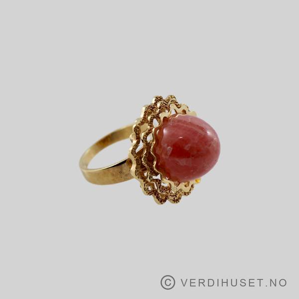 Hovedbilde Ring i 14 K gull med rød sten