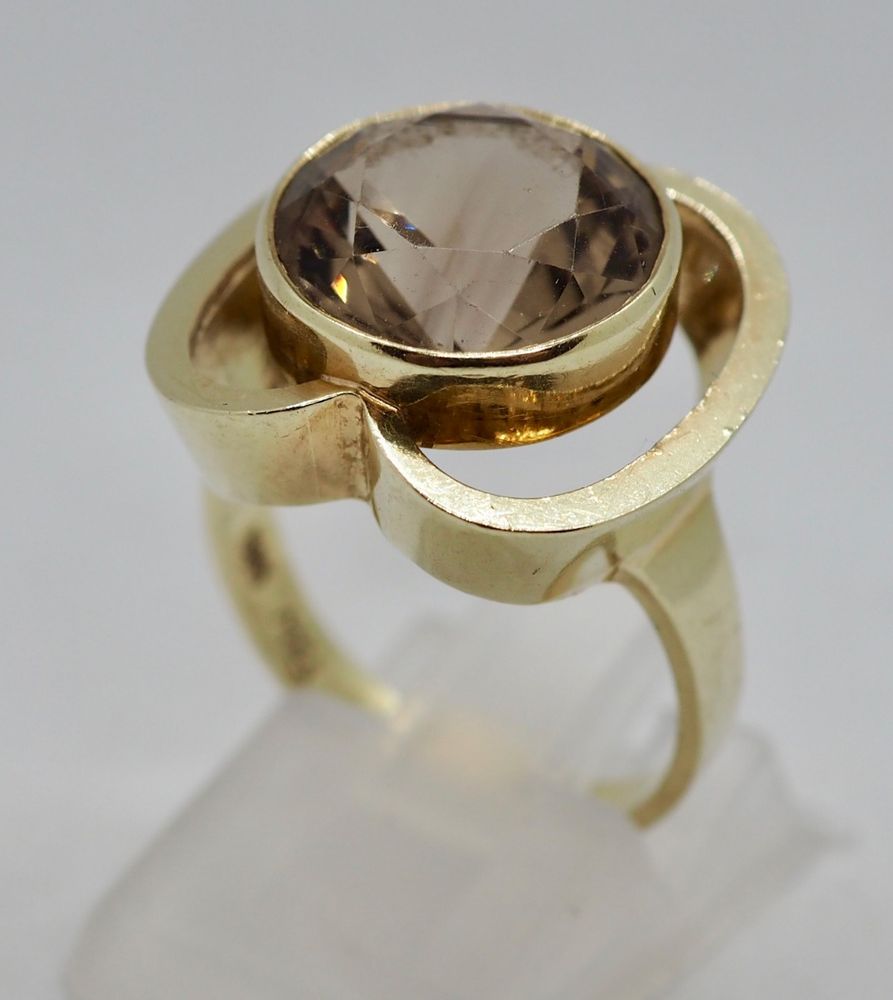 Ring i 14 K gull med grå/brun sten