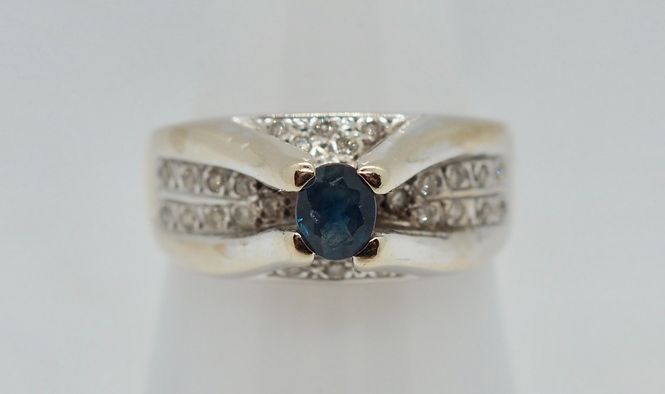 Hovedbilde Ring i 18 K gull med stener