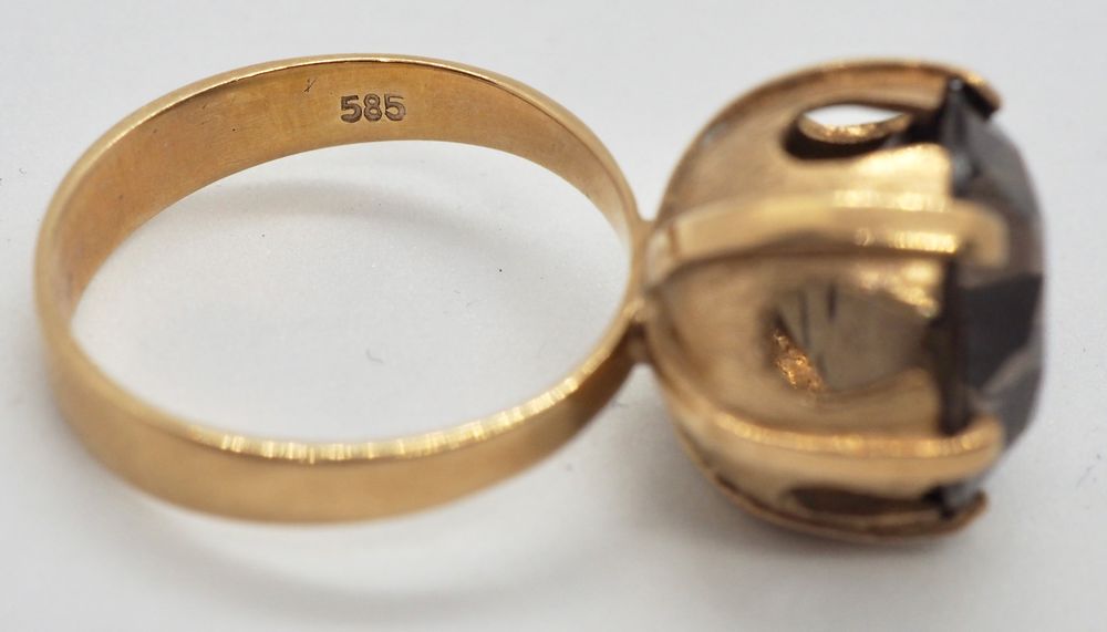 Ring i 14 K gull med brun sten