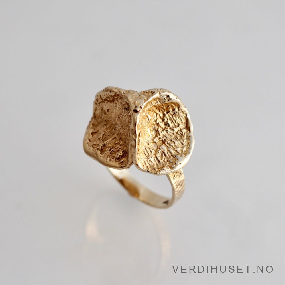 Ring i 14 K gull