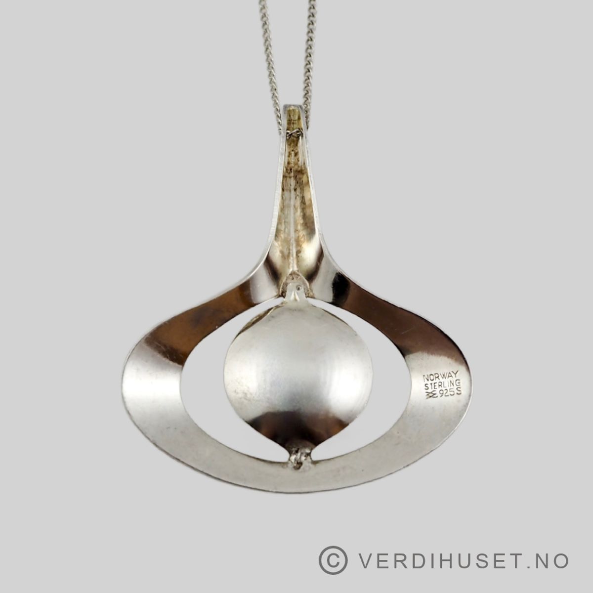 Anheng i sølv med grønn emalje - Aksel Holmsen