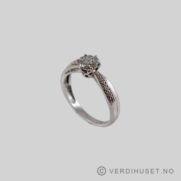 Hovedbilde Ring i 14 K hvitt gull med blanke stener