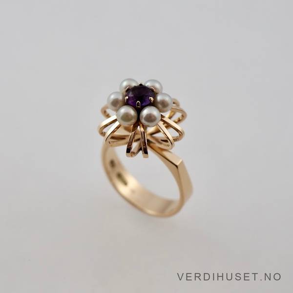 Hovedbilde Ring i 14 K gull med perler og lilla sten