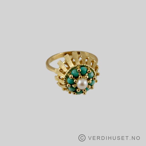 Hovedbilde Ring i 18 K gull med perle og grønne stener