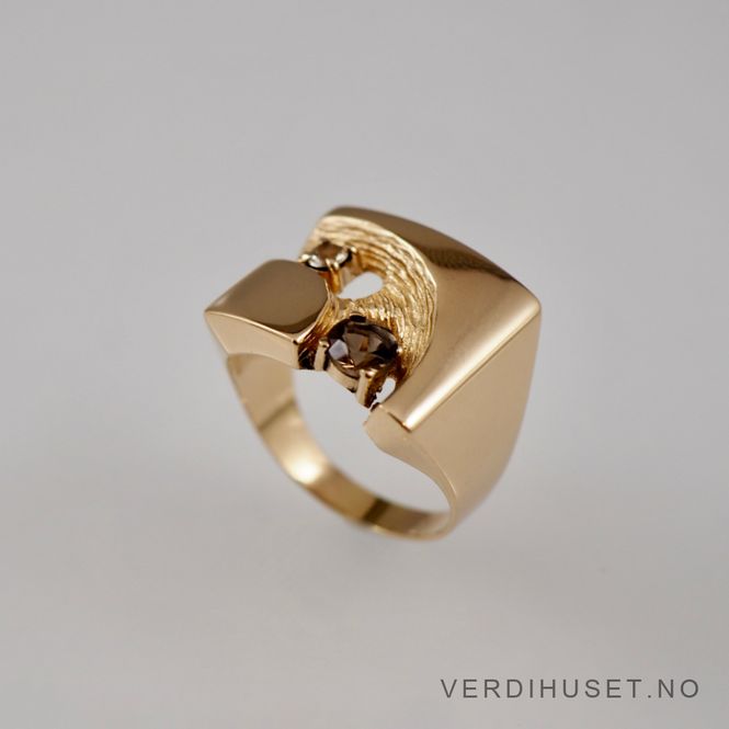 Hovedbilde Ring i 14 K gull med brun og blank sten
