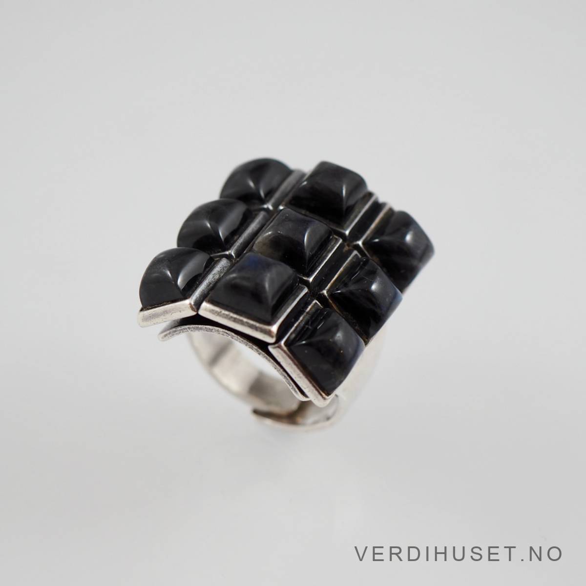 Kraftig ring i sølv med 9 stener - UNI D-A