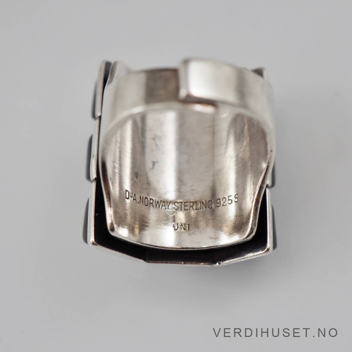 Kraftig ring i sølv med 9 stener - UNI D-A