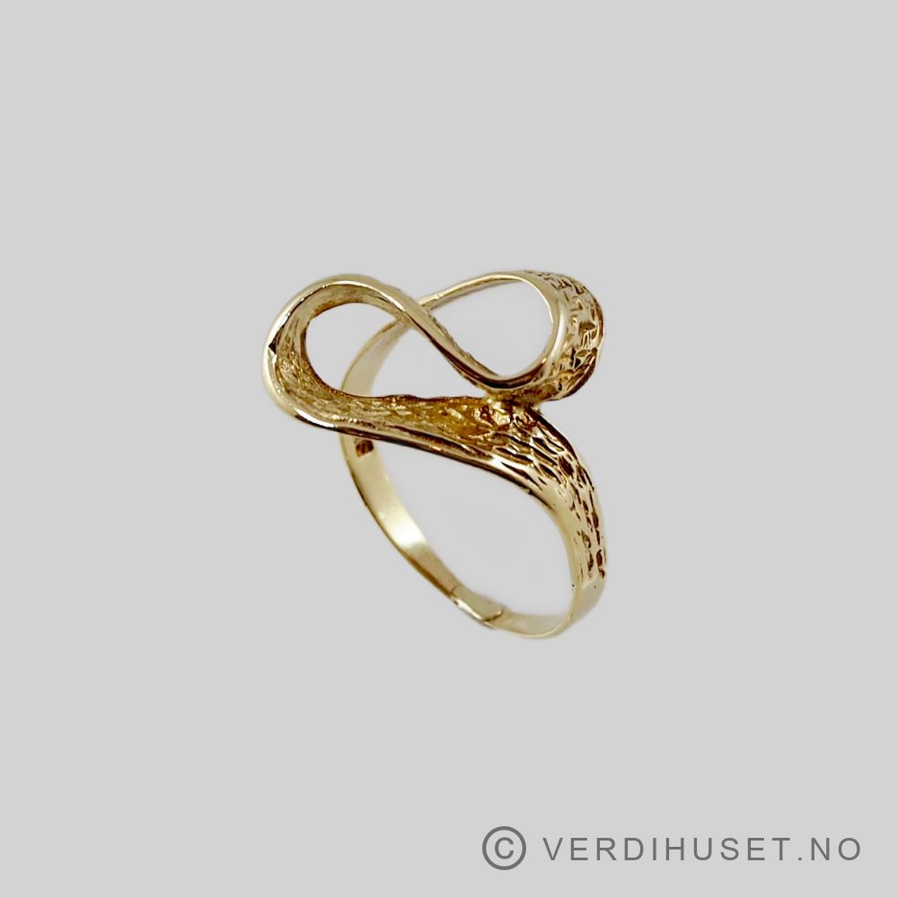 Ring i 14 K gull
