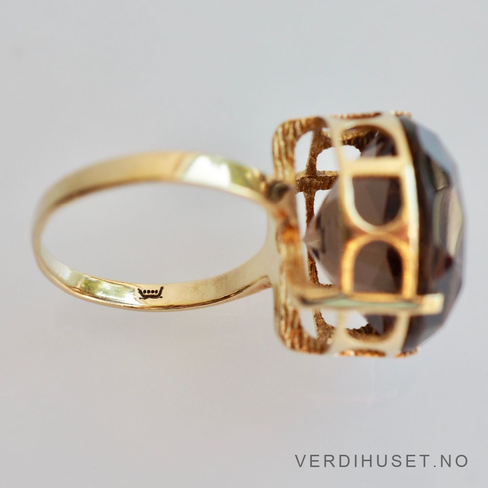 Ring i 14 K gull med stor brun sten