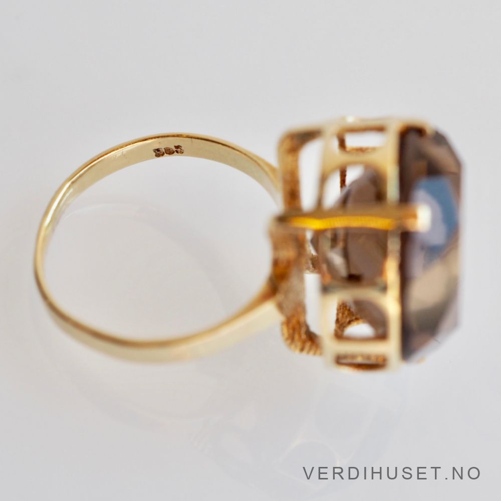 Ring i 14 K gull med stor brun sten