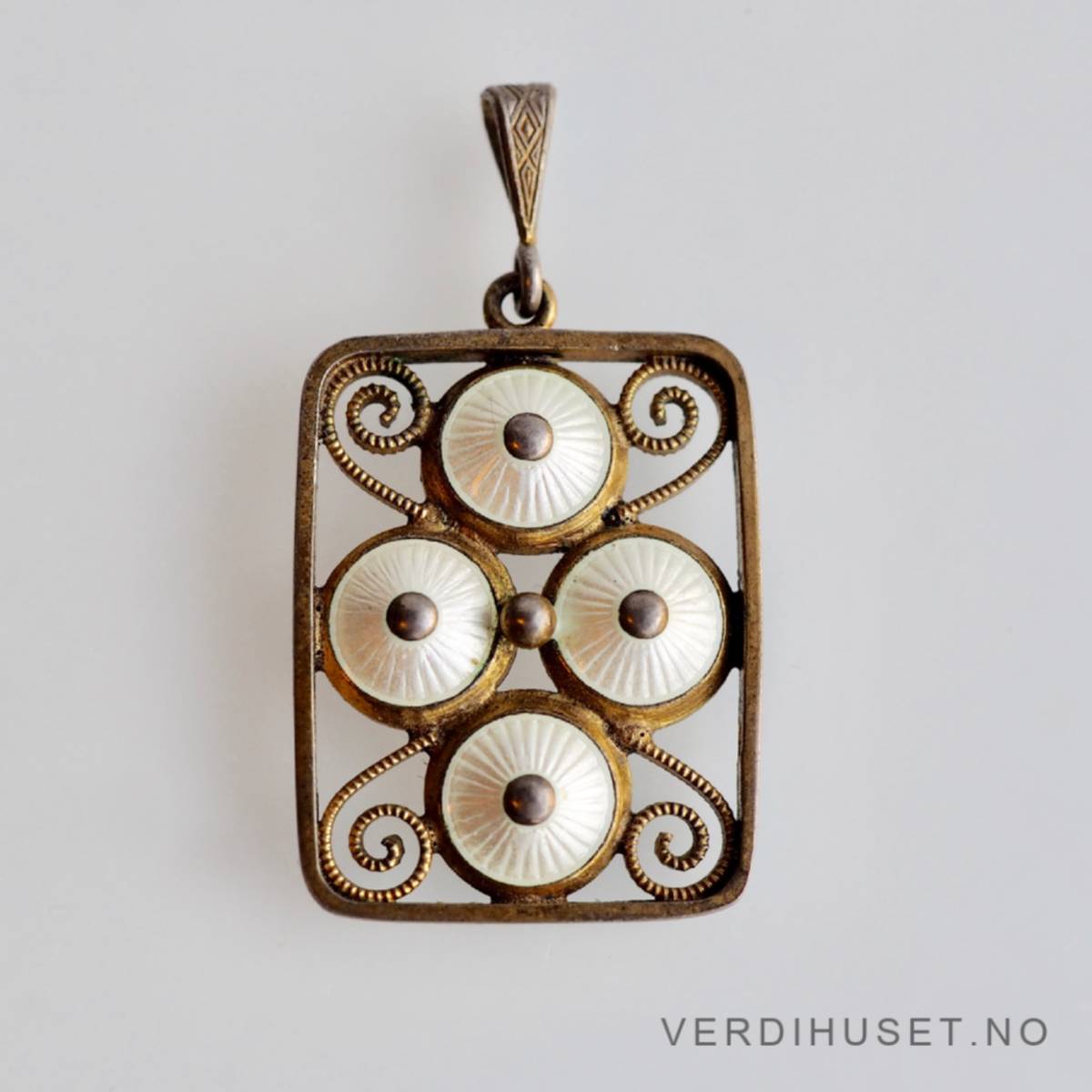 Anheng i sølv med hvit emalje - Aksel Holmsen