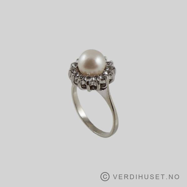 Hovedbilde Ring i 18 K hvitt gull med perle og blanke stener