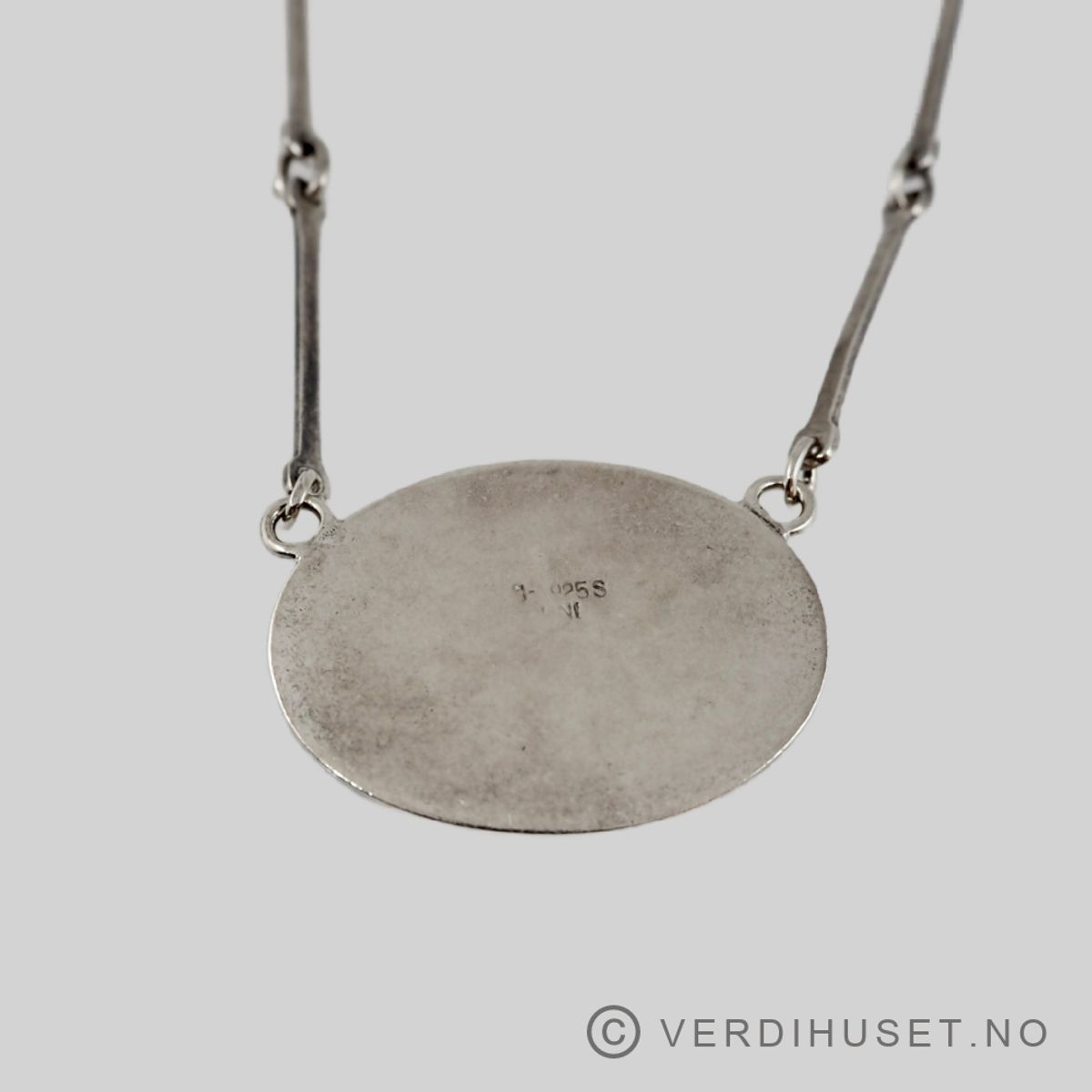 Halssmykke i sølv med brun sten