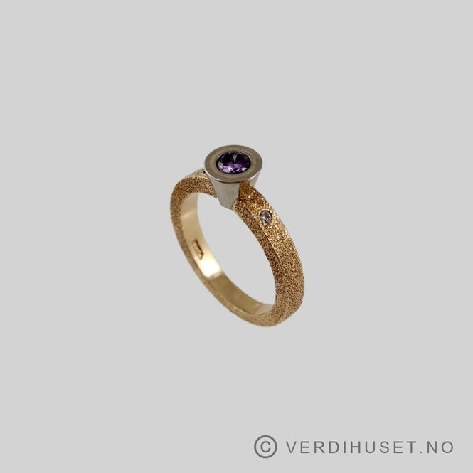 Hovedbilde Ring i 14 K hvitt og gult gull med lilla og ...