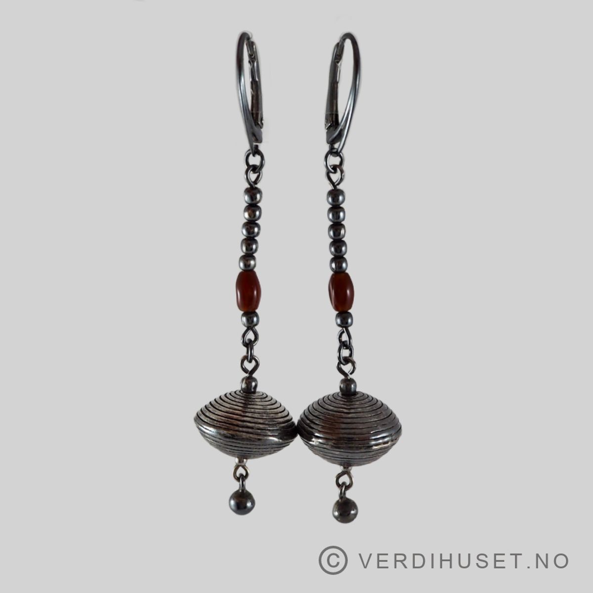 Ørepynt i oksidert sølv