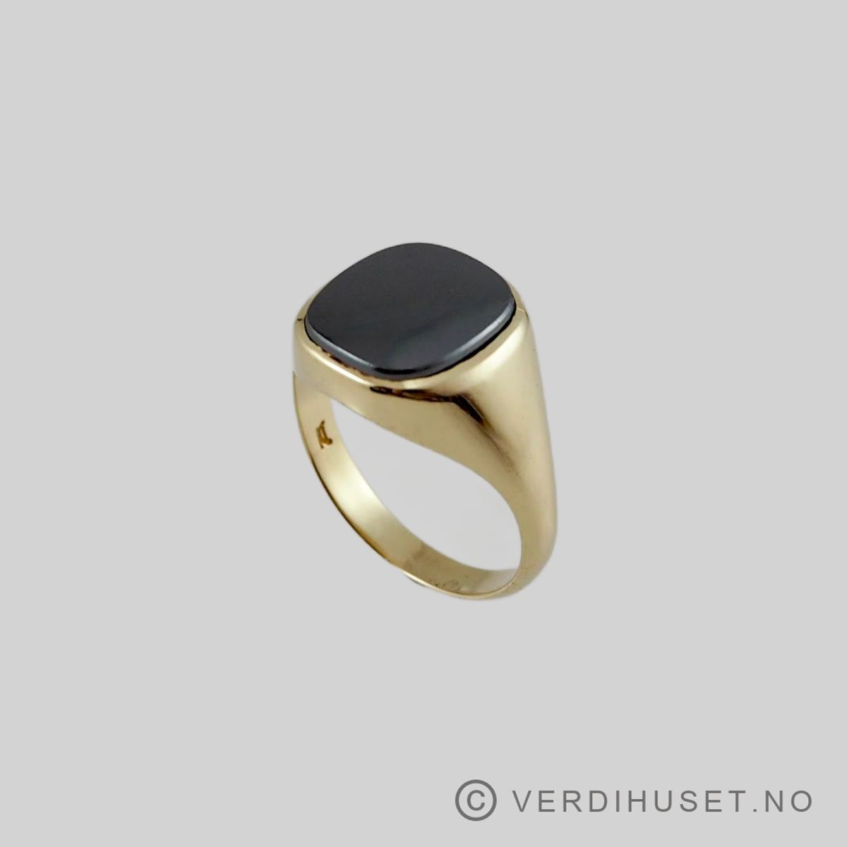 Herre-ring i 14 K gull med sort sten