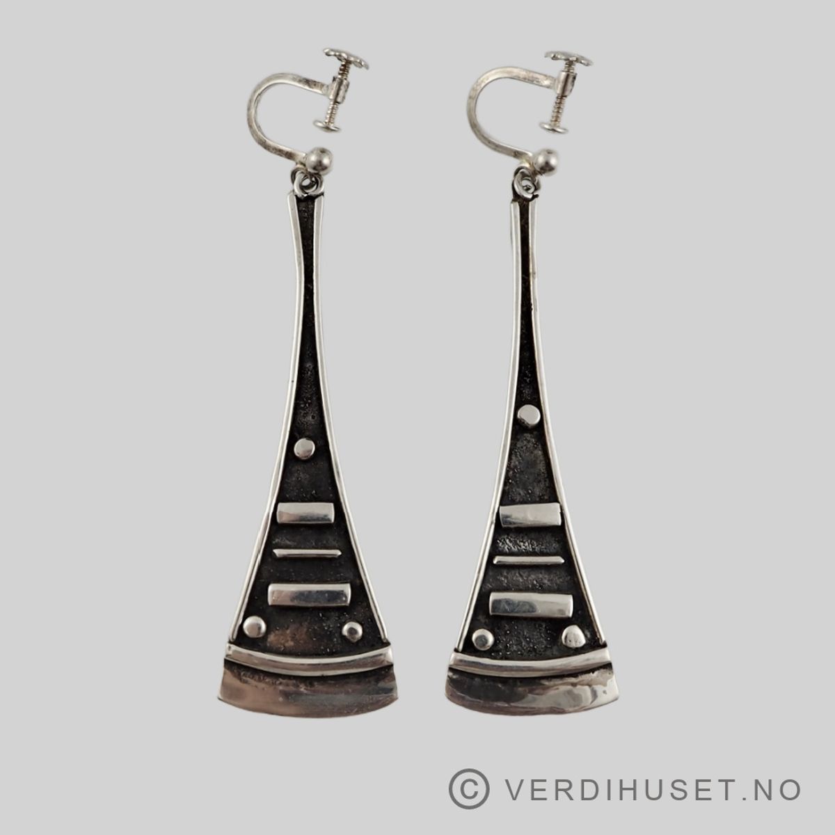 Ørepynt i oksidert sølv