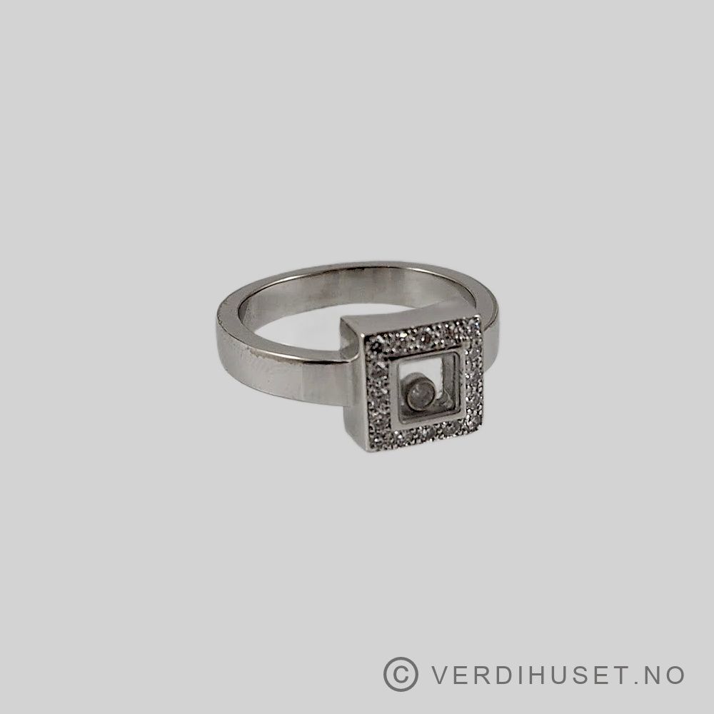 Ring i 18 K gull med blanke stener
