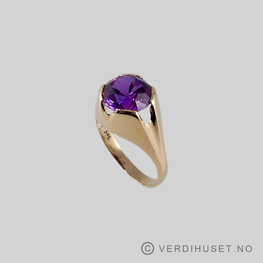 Ring i 14 K gull med rosa/lilla sten