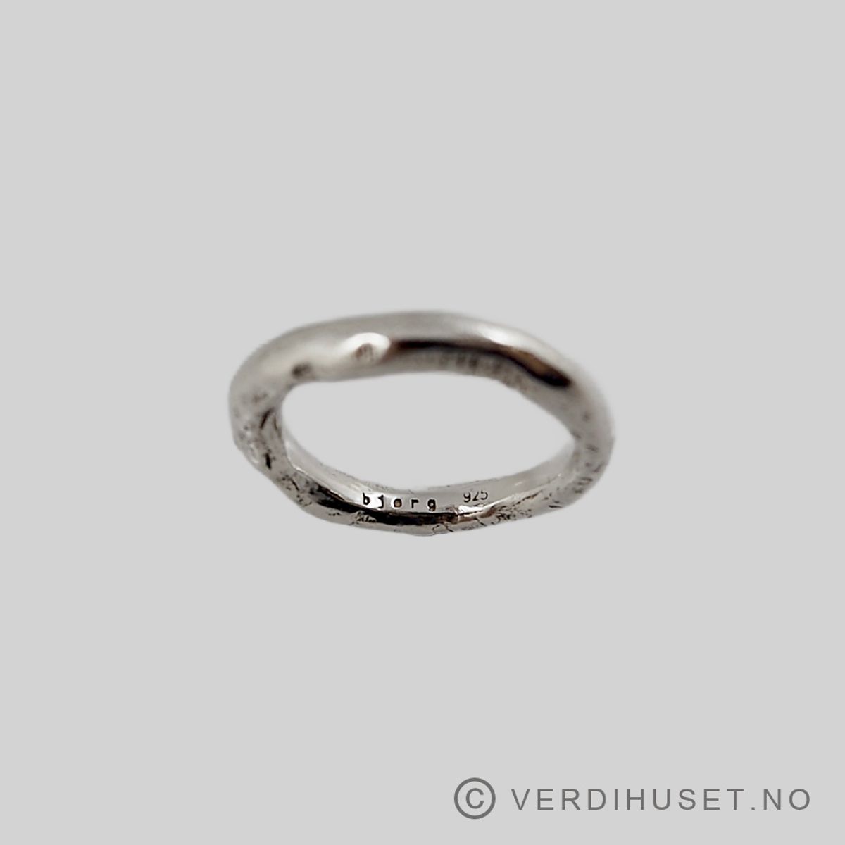 Håndlaget ring i sølv - Bjørg