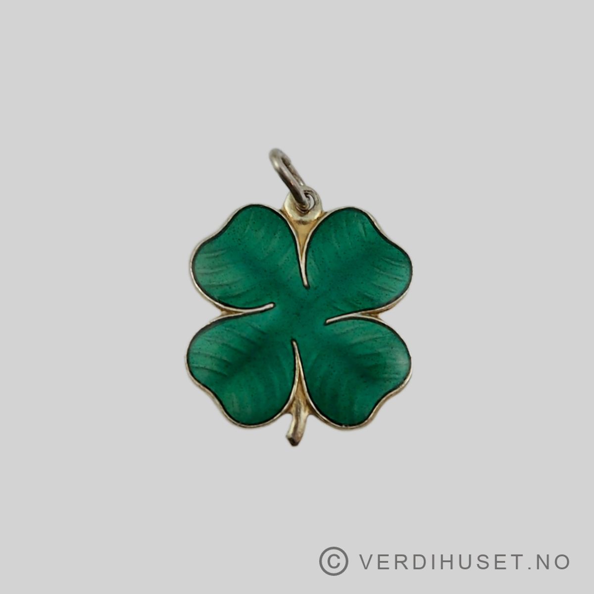 Anheng/Firkløver i forgylt sølv med grønn emalje - Elvik