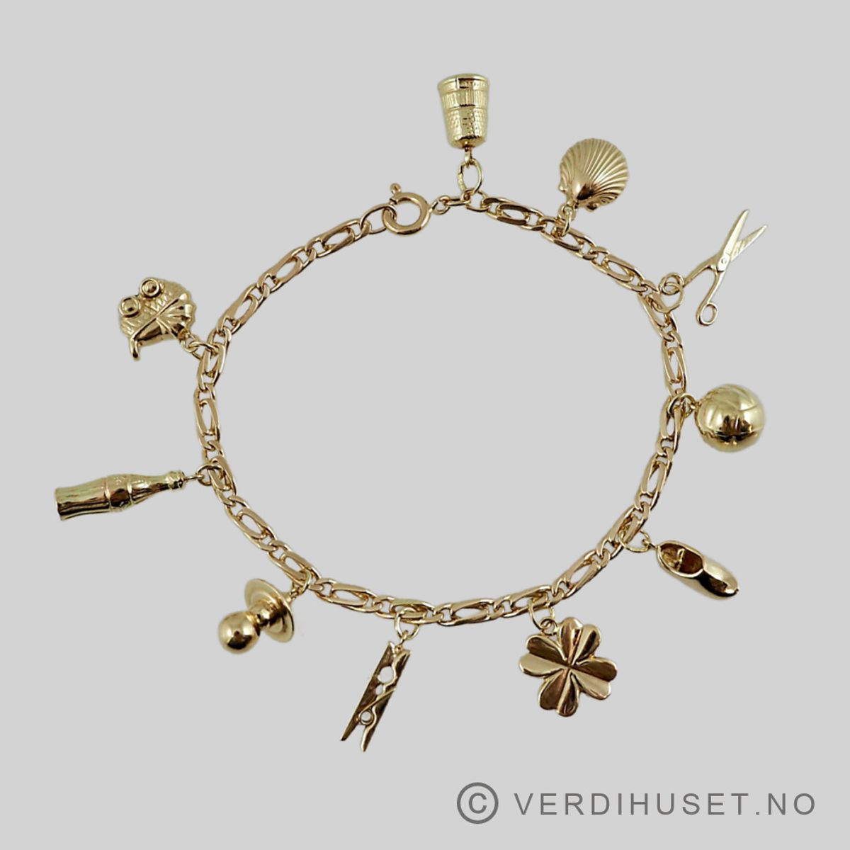 Armbånd i 14 K gull med diverse charms