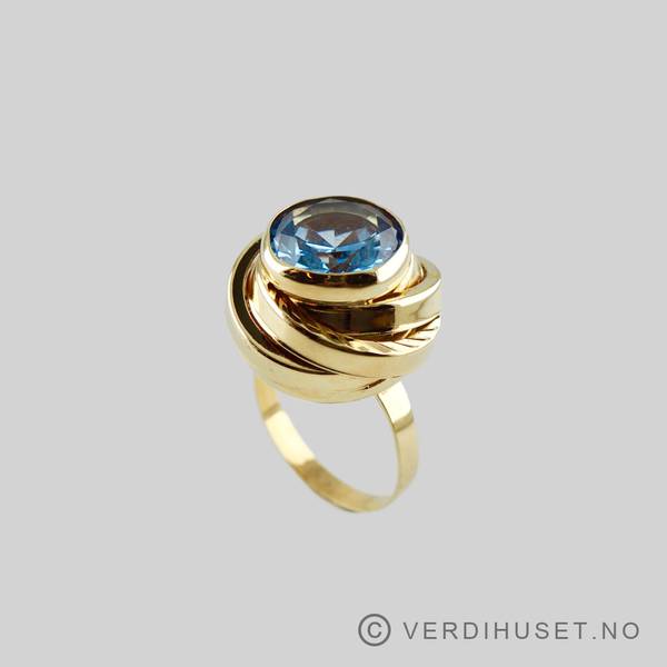 Hovedbilde Ring i 14 K gull med lys blå sten