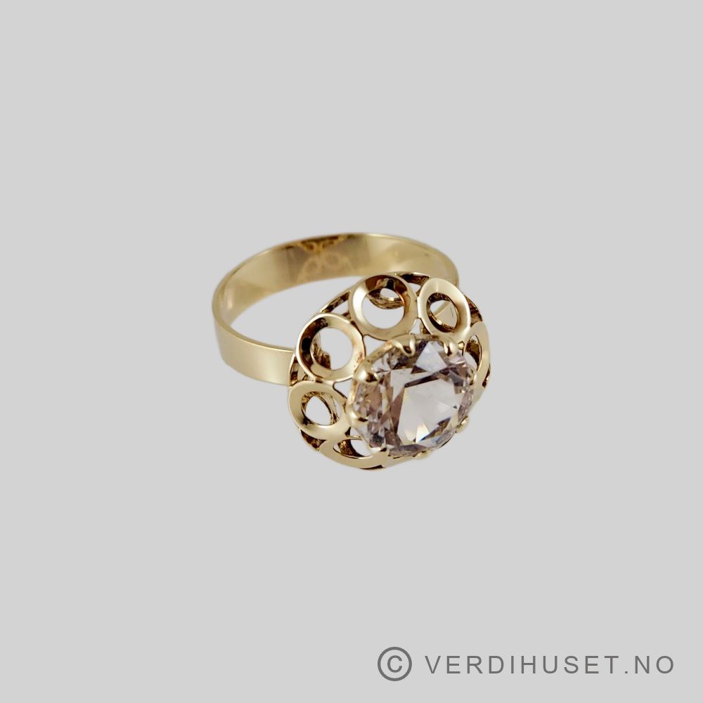 Ring i 14 K gull med blank sten