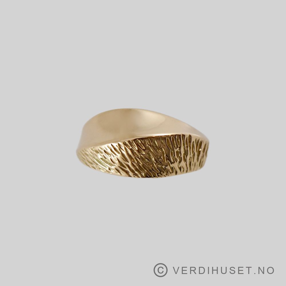 Ring i 14 K gull