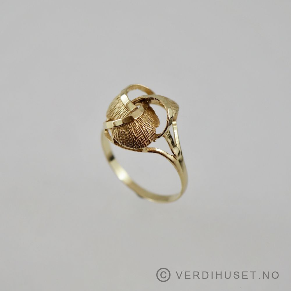 Ring i 14 K gull 