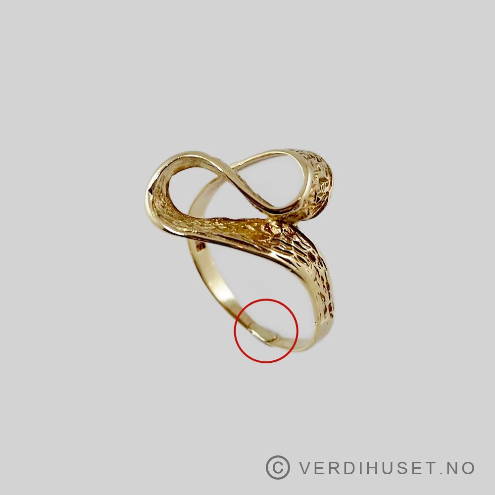 Ring i 14 K gull