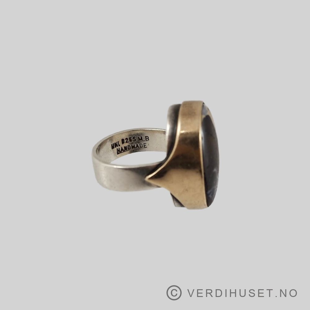 Ring i sølv og 14 K gull med stor sten