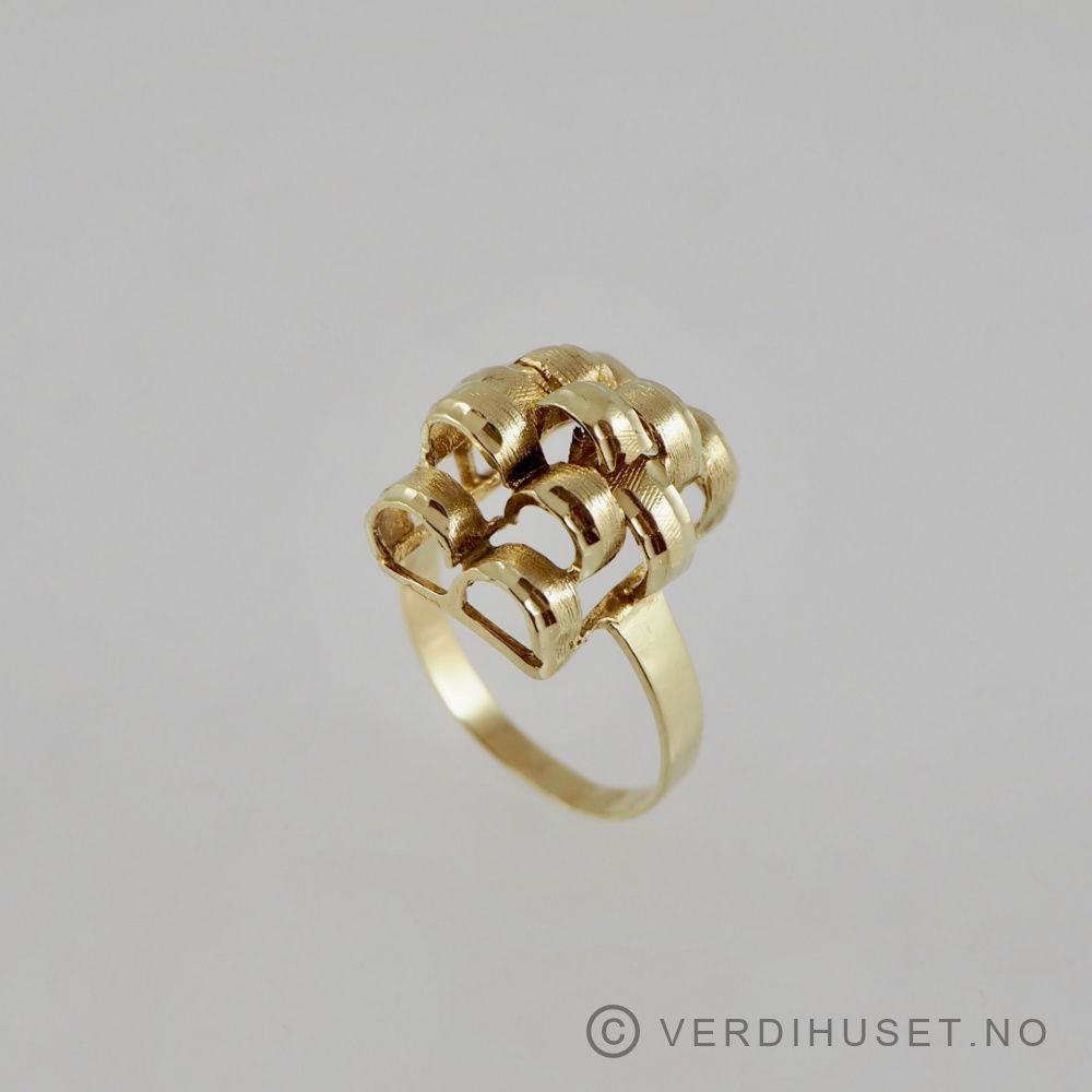 Ring i 18 K gull