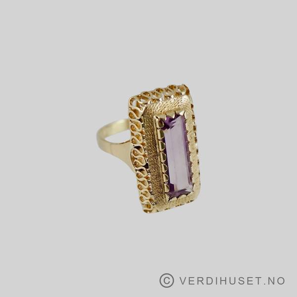 Hovedbilde Ring i 14 K gull med lilla sten
